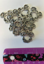 Load image into Gallery viewer, Set of 10 - Mouse Head Flower Charms