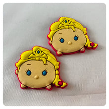 Load image into Gallery viewer, Set of 2 - PVC Resin - Elsa - Frozen - Queen