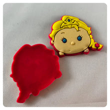 Load image into Gallery viewer, Set of 2 - PVC Resin - Elsa - Frozen - Queen