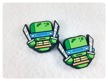 Load image into Gallery viewer, Set of 2 - PVC Resin - TMNT - Turtle - Leonardo v1
