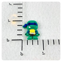 Load image into Gallery viewer, Set of 2 - PVC Resin - TMNT - Turtle - Leonardo