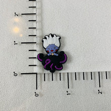 Load image into Gallery viewer, Set of 2 - PVC Resin - Ursula - Sea Witch - Villain