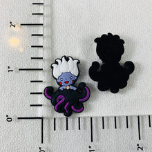 Load image into Gallery viewer, Set of 2 - PVC Resin - Ursula - Sea Witch - Villain