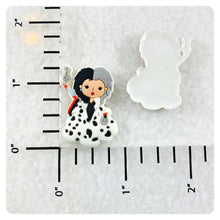 Load image into Gallery viewer, Set of 2 - PVC Resin - Cruella DeVil - Villain
