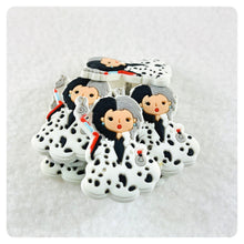 Load image into Gallery viewer, Set of 2 - PVC Resin - Cruella DeVil - Villain