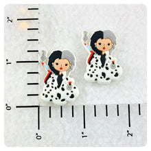 Load image into Gallery viewer, Set of 2 - PVC Resin - Cruella DeVil - Villain