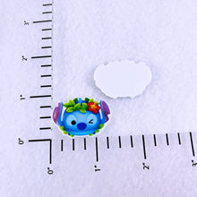 Load image into Gallery viewer, Set of 2 - Planar Resin - Stitch with Flowers