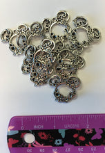 Load image into Gallery viewer, Set of 10 - Mouse Head Flower Charms

