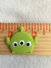 Load image into Gallery viewer, Set of 2 - PVC Resin - Toy Story - Alien - LGM v1
