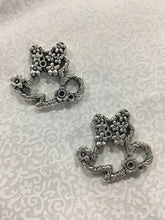 Load image into Gallery viewer, Set of 10 - Girl Mouse Head Flower Charms
