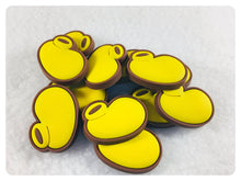 Load image into Gallery viewer, Set of 2 - PVC Resin - Mr. Mouse - Yellow Shoes

