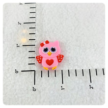 Load image into Gallery viewer, Set of 2 - PVC Resin - Owl - Valentine
