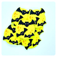 Load image into Gallery viewer, Set of 2 - PVC Resin - Moon - Bats - Halloween
