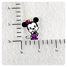 Load image into Gallery viewer, Set of 2 - Planar Resin - Mrs. Mouse - Cutie
