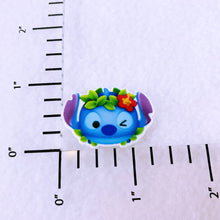 Load image into Gallery viewer, Set of 2 - Planar Resin - Stitch with Flowers
